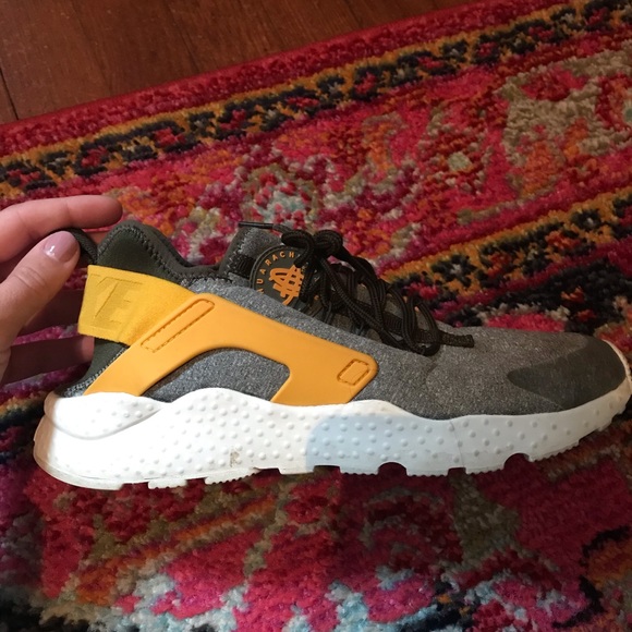 Nike Shoes - Gray and yellow Nike Huarache women’s shoe